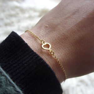 Tiny Gold Heart Bracelet / 14K gold vermeil / Dainty Open Heart / Delicate Heart Charm / Everyday Jewelry / Gift fro Her / Bridesmaid Gift