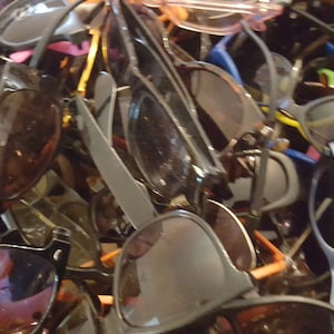 4 Pounds Variety Sunglasses Some Name Brands Fun Party Activity Lot of +75 pairs