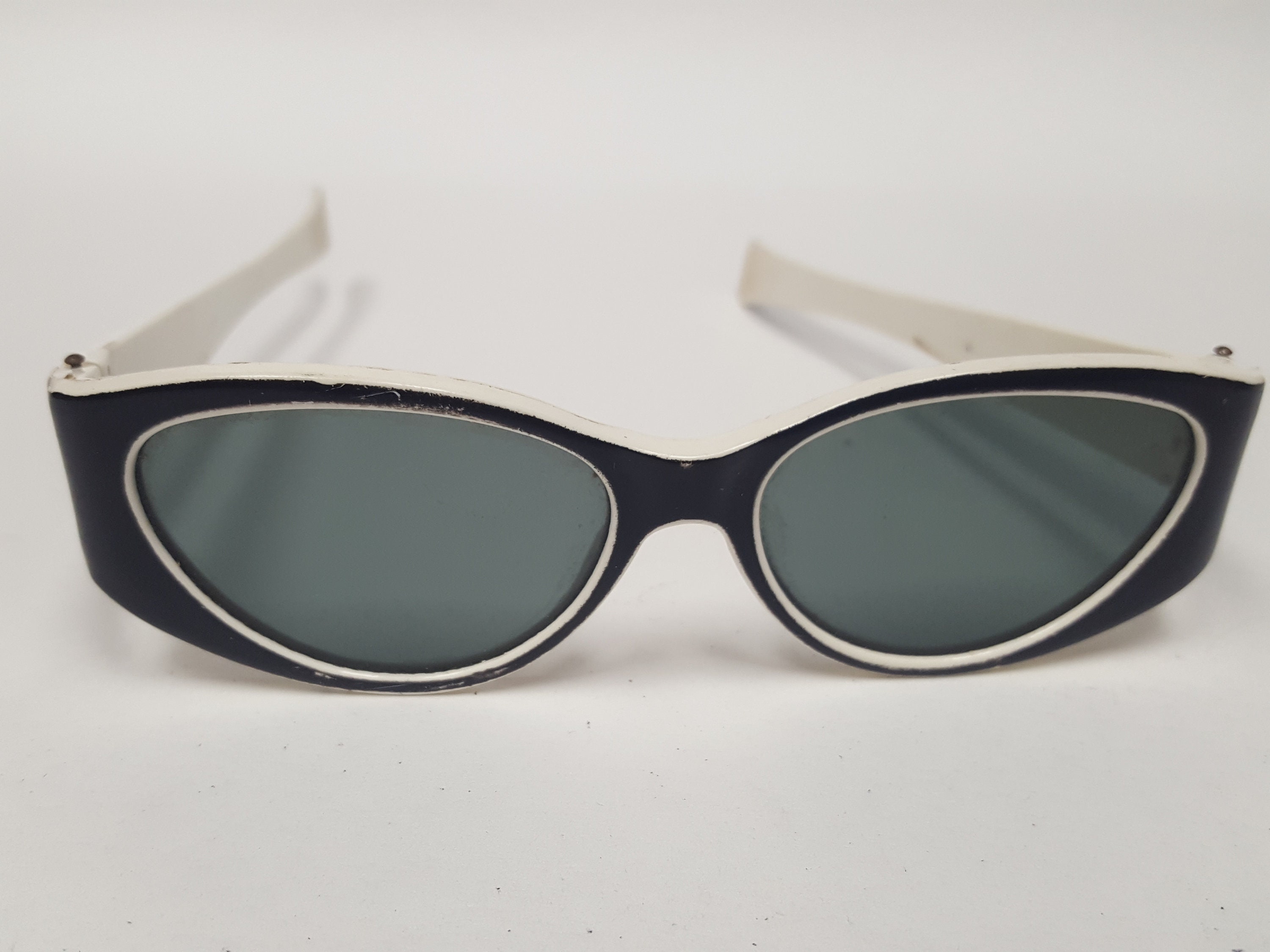 1950\'s Bakelite CatEyed Sunglasses Drugstore True Vintage Bakelite Black Black Angled Cat  main image 3