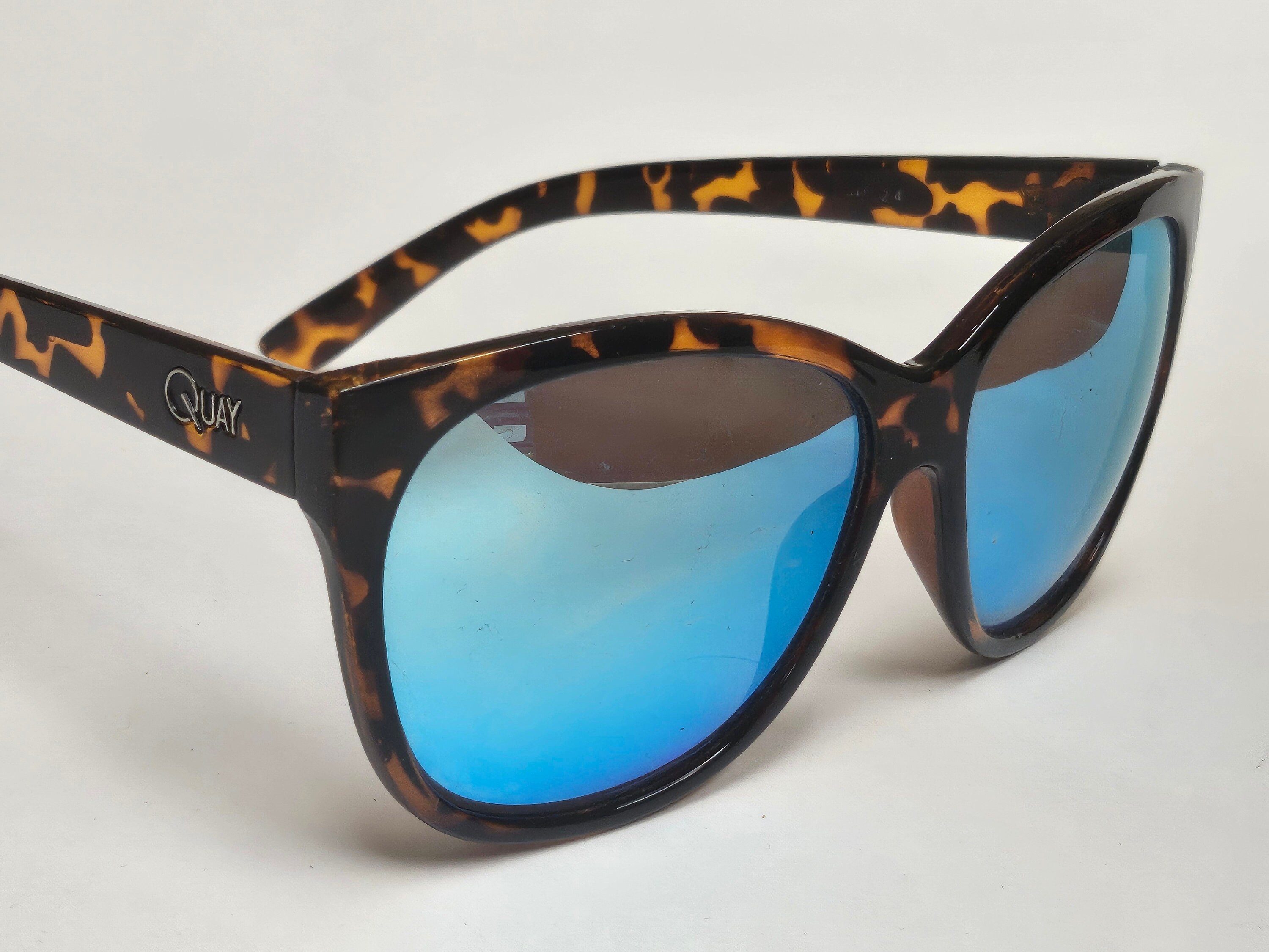 quay australia The DL brown tortoise square winged retro sunglasses eyewear NEW QUAY AUSTRALIA EVER AFTER OVERSIZED SQUARE SUNGLASSES  main image 2
