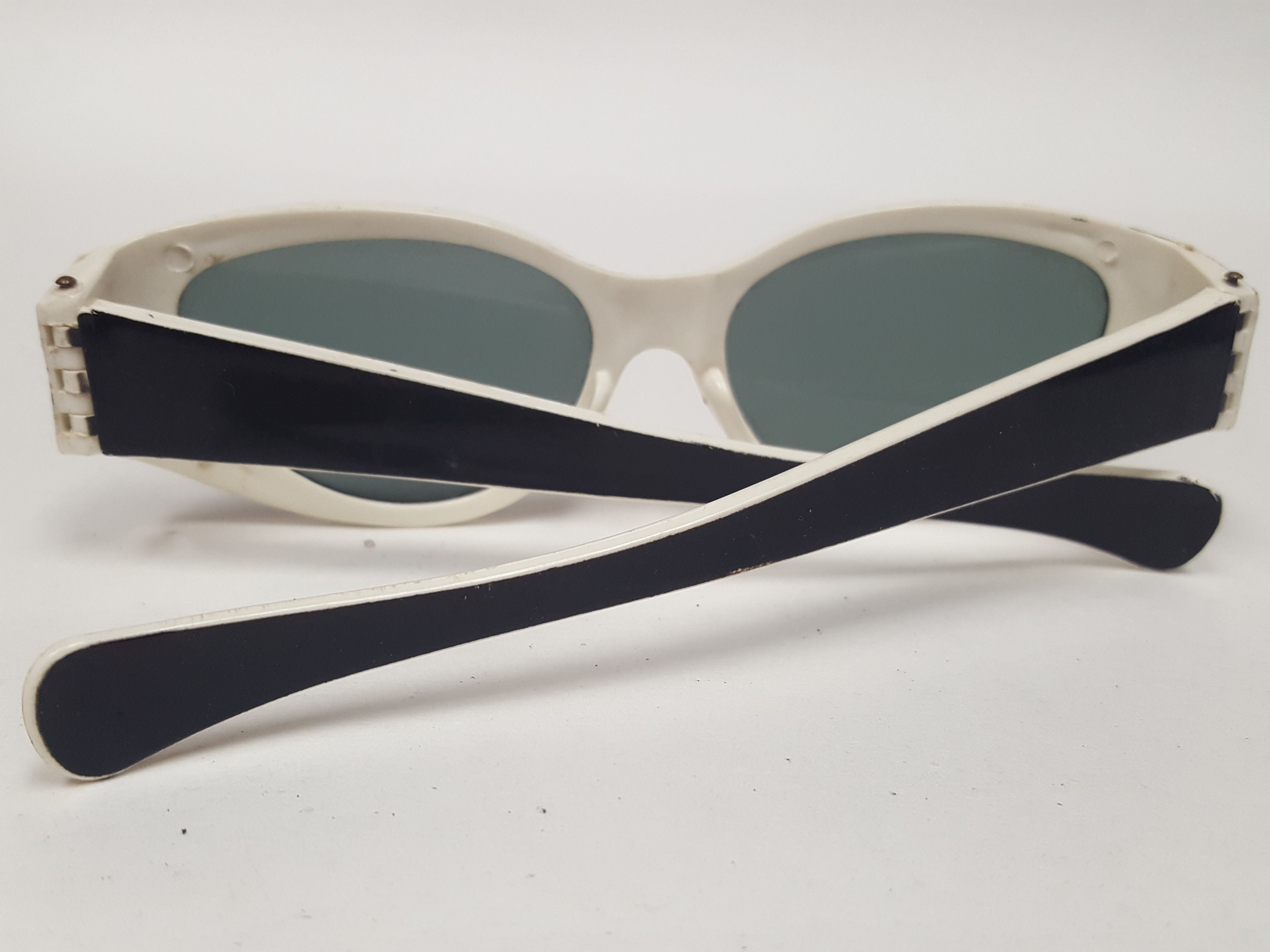 Drugstore True Vintage Bakelite Black Black Angled Cat 