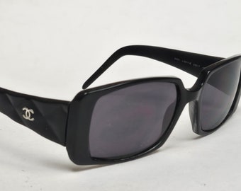 Chanel Textured Contured Angeled Black Vintage Fashion Wrap Diseñador Gafas de sol Hechas en Italia Envío gratuito raro