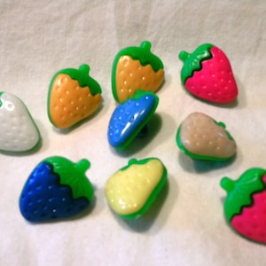 5 strawberry buttons / 5 strawberry buttons