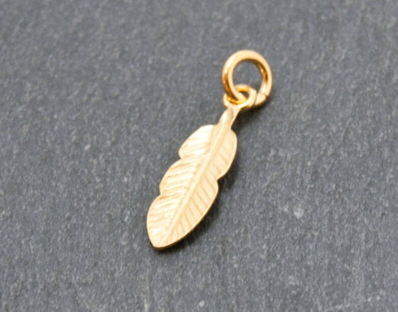 charm feather in 925 sterling gold plated 15mm #3790