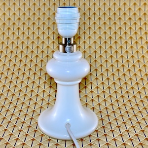 Holmegaard - Lovely glass table lamp in white opal - Designed by Sidse Werner  - Made in Denmark 1970.