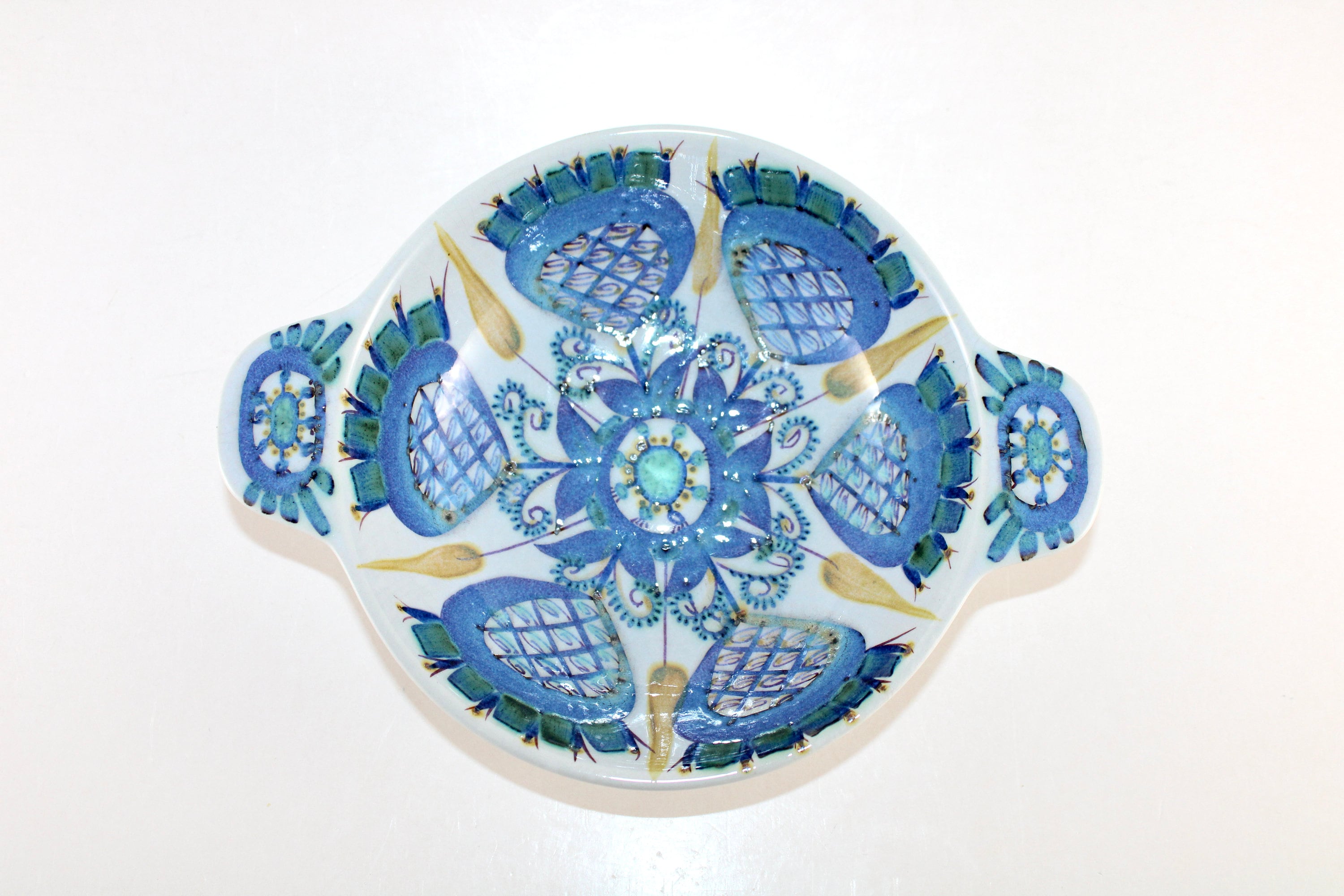 ロイヤルコペンハーゲン テネラボウル – マリアンヌ・ジョンソン作 花