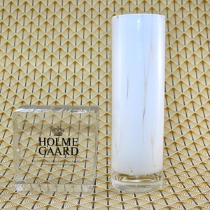 Holmegaard  - Beautiful white opal glass vase  -  Designed by Per Lütken - Made in Denmark 1970.