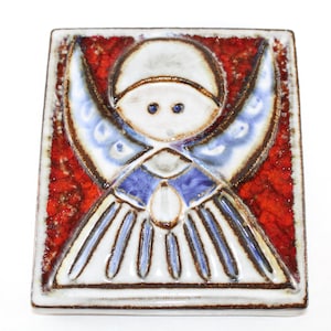 Søholm  - Lovely ceramic wall hanging with the sweetest angle - Made in Denmark 1970.