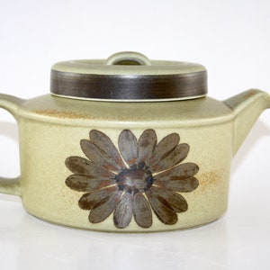 Arabia of Finland - Tunturi  - Lovely stoneware teapot  - Designed by Olga Osol  - Made in Finland 1960.