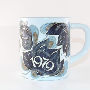 Royal Copenhagen - Linda caneca de cerâmica - Desenhada por Ivan Weiss - Fabricada na Dinamarca em 1979.