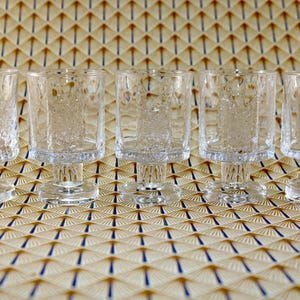 Iittala  - 5 lovely vintage akvavit glasses on foot  - From the serie KALINKA  - Designed by Timo Sarpaneva - Made in Finland 1980.