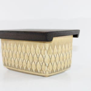 Quistgaard - RELEIF  - Beautiful ceramic butter dish with teak lid  - From Kronjyden and Nissen - Made in Denmark 1960.