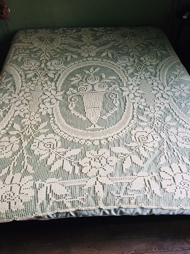 Antique bedspread handmade filet lace precious bourgeoise home linen Paris romantic boudoir bohemian shabby chic style