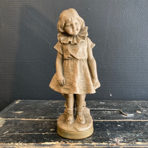 Ancienne beeldje in terre cuite jolie jeune fille enfant patine d'origine Alice au pays des merveilles objet d'art de vitrine