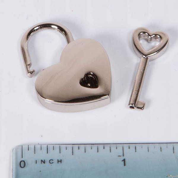 Medium Small Heart-shaped Lock, 'Silver'
