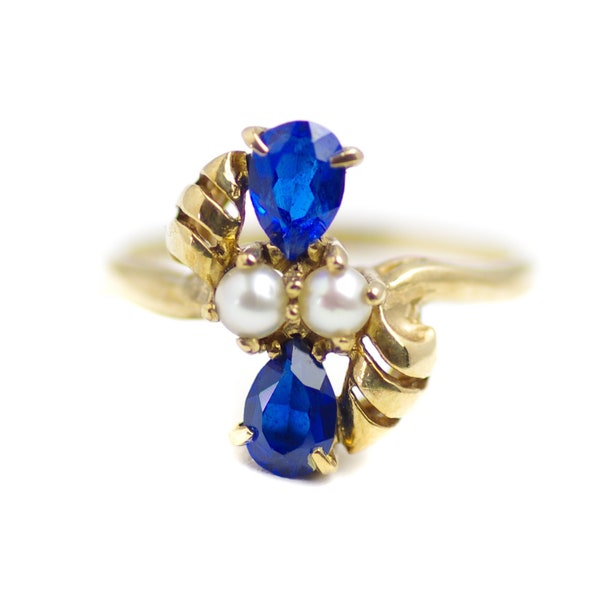 Vintage 1940s W.J. HARBER CO, INC Retro Art Deco Pear Cut Blue Synthetic Spinel and, 10K Yellow Gold, and Natural Pearl Ring Size 8