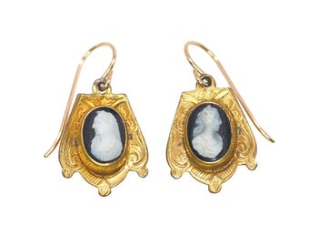 Pendientes colgantes antiguos victorianos de camafeo de ónix y oro laminado.