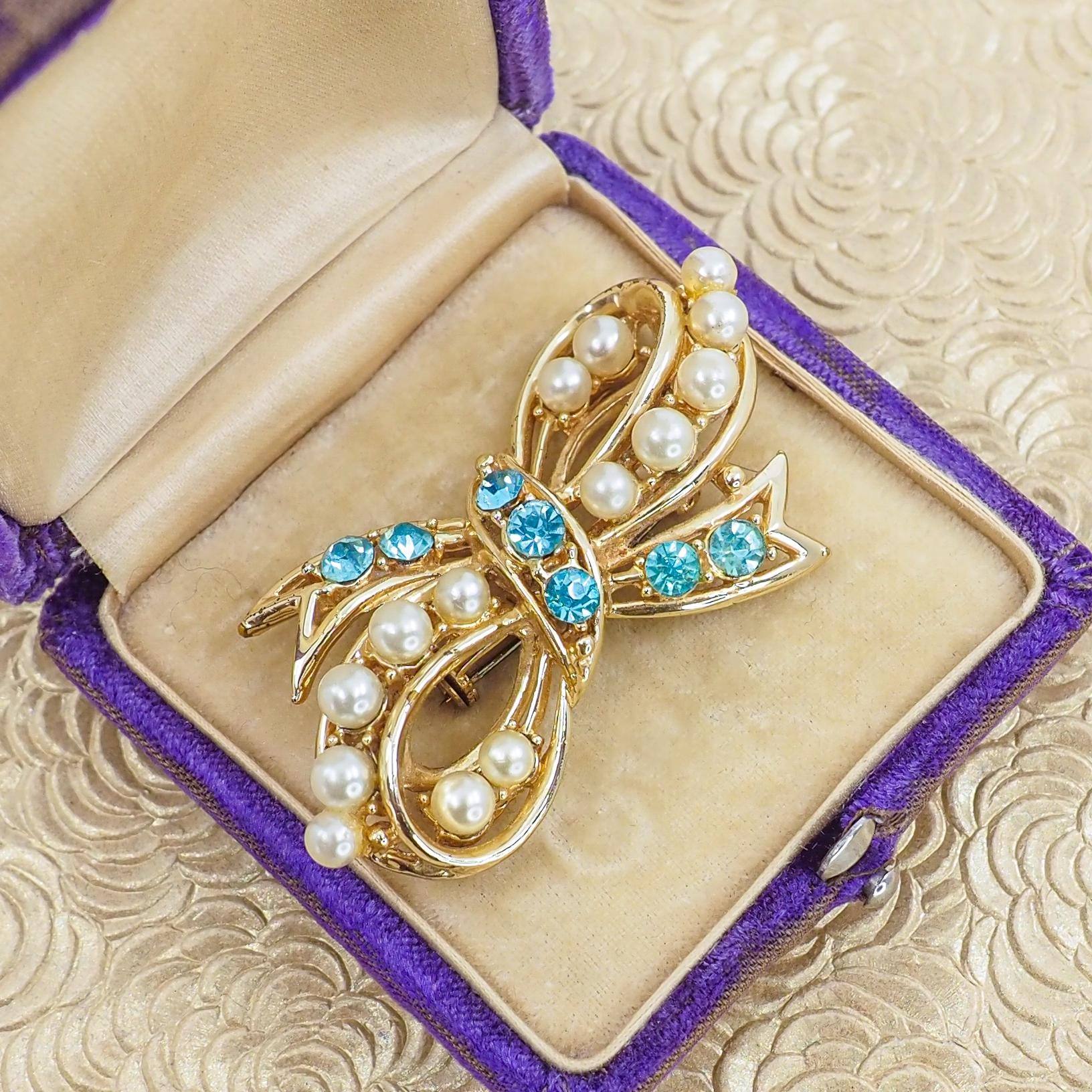 Broche Art Déco Ancienne En Bakélite – Décor Strass Et Perles Turquoise – Occasion