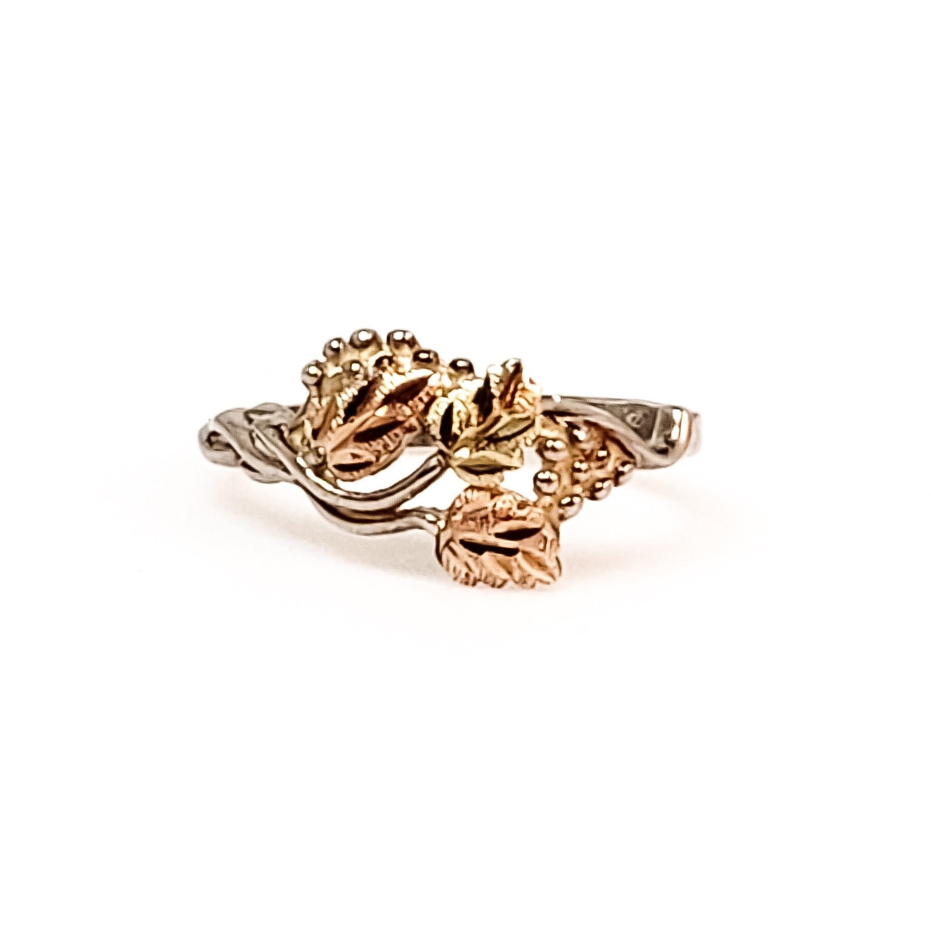 Vintage 1990s Tri color Gold Grape Leaf Sterling Silver Ring Size