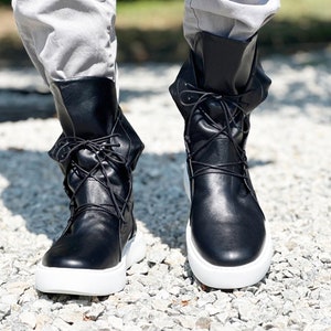 Herrsneakers i äkta läder, herrskängor i läder, svarta läderstövlar för män, handgjorda herrstövlar, höga herrsneakers i läder bild 9