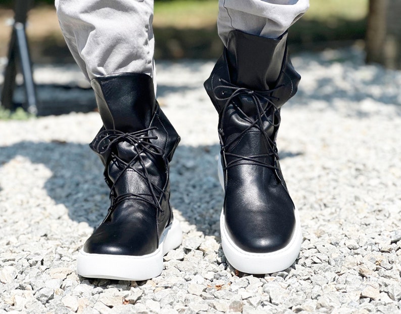 Herrsneakers i äkta läder, herrskängor i läder, svarta läderstövlar för män, handgjorda herrstövlar, höga herrsneakers i läder bild 9