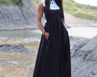 Black Sleeveless Vintage A-Line Maxi Dress with White Collar - Elegant Gothic Inspired Summer Dress with Buttons