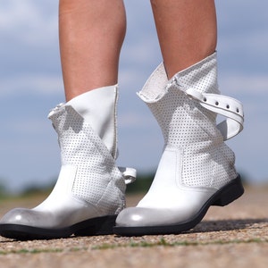 Witte lederen dameslaarzen, leren laarzen voor dames, extravagante leren winterlaarzen, leren enkellaarzen voor dames, leren dameslaarzen