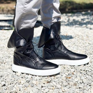 Herrsneakers i äkta läder, herrskängor i läder, svarta läderstövlar för män, handgjorda herrstövlar, höga herrsneakers i läder bild 5