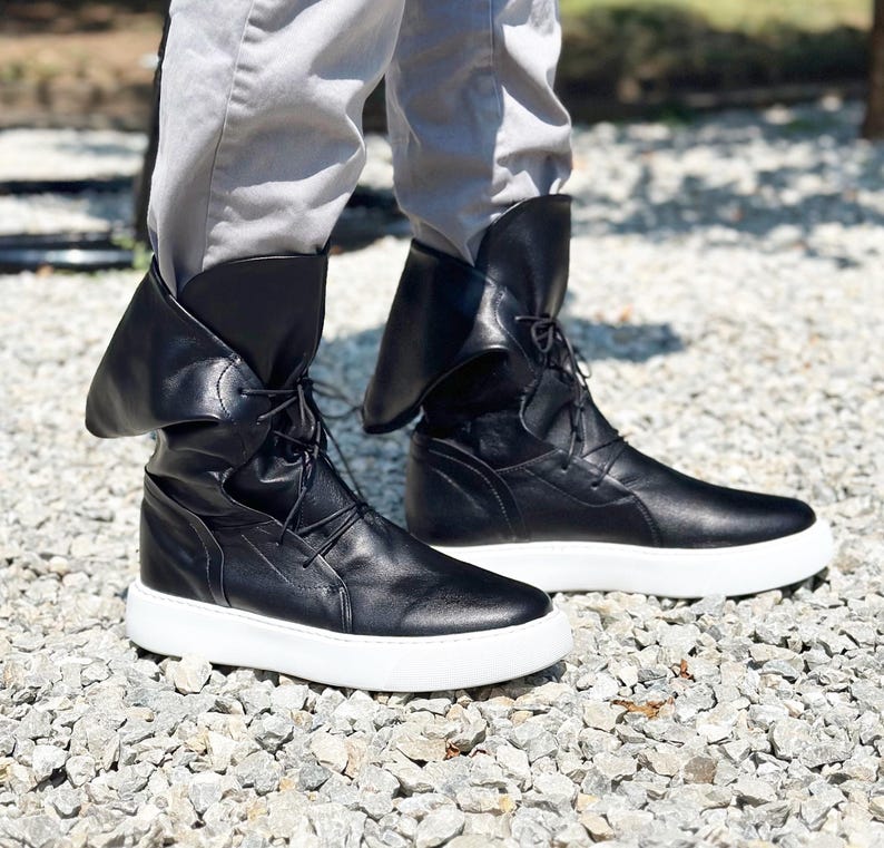 Herrsneakers i äkta läder, herrskängor i läder, svarta läderstövlar för män, handgjorda herrstövlar, höga herrsneakers i läder bild 5