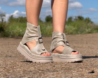 Stivali estivi da donna in vera pelle, stivaletti estivi in pelle dorata, sandali in pelle da donna, sandali con zeppa in pelle, stivale con punta aperta