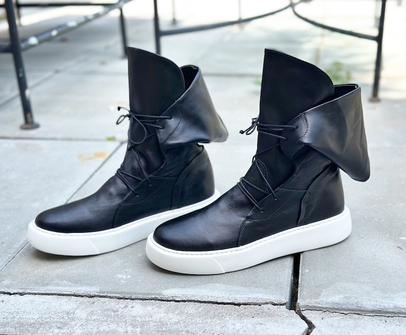 Herrsneakers i äkta läder, herrskängor i läder, svarta läderstövlar för män, handgjorda herrstövlar, höga herrsneakers i läder bild 6