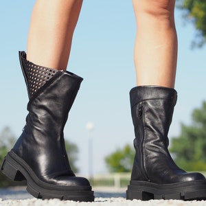 Zwarte lederen dameslaarzen, leren laarzen voor dames, extravagante leren winterlaarzen, leren enkellaarzen voor dames, leren dameslaarzen