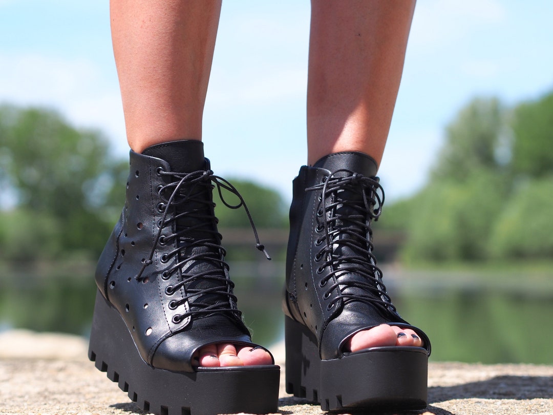 【NONCODE】Torian Legwarmers Open To Platform Boots Torian leg warmer open toe boots - NONCODE | 60% - Asian