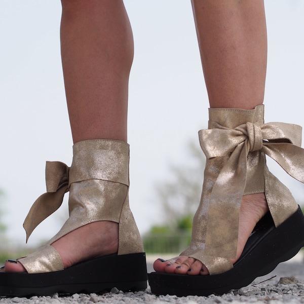 Dames echt lederen zomerlaarzen, goud lederen zomer laarsjes, lederen sandalen voor dames, leren wedges sandalen, extravagante leren laarzen