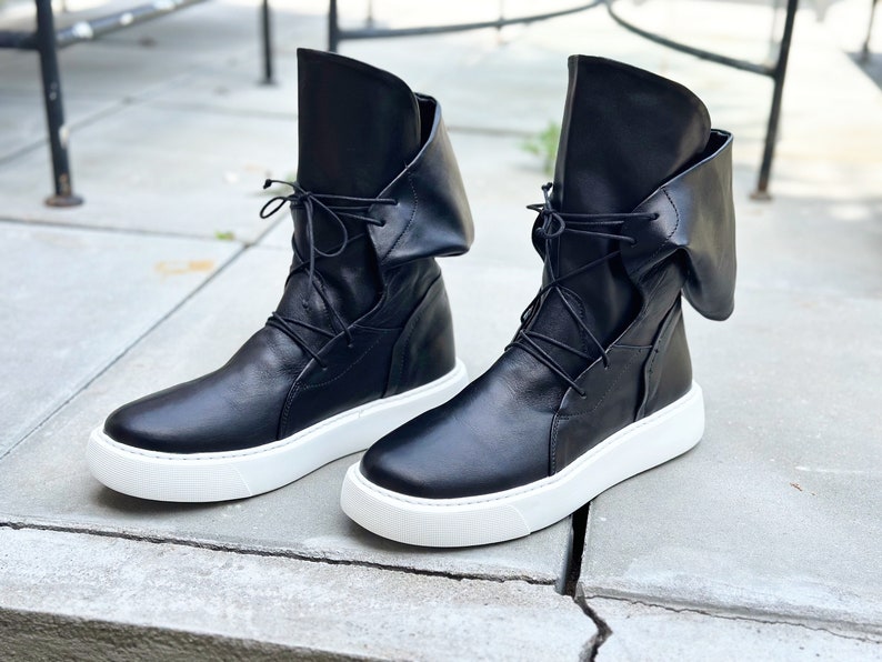 Herrsneakers i äkta läder, herrskängor i läder, svarta läderstövlar för män, handgjorda herrstövlar, höga herrsneakers i läder bild 10