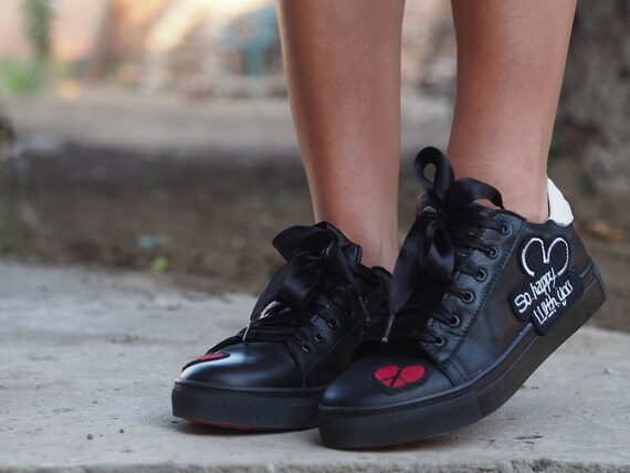 Black sneakers hotsell womens leather