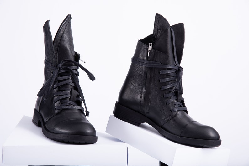 Black genuine leather cubes/black genuine leather boots/woman image 0