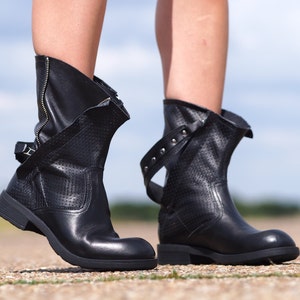 Zwarte lederen dameslaarzen, leren laarzen voor dames, extravagante leren winterlaarzen, leren enkellaarzen voor dames, leren dameslaarzen