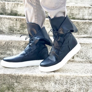 Herrsneakers i äkta läder, herrskängor i läder, svarta läderstövlar för män, handgjorda herrstövlar, höga herrsneakers i läder bild 12