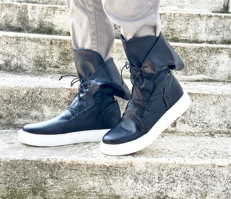 Herrsneakers i äkta läder, herrskängor i läder, svarta läderstövlar för män, handgjorda herrstövlar, höga herrsneakers i läder bild 12