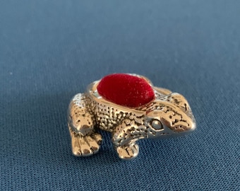 Frog pin Cushion small collectable sterling silver .925 Victorian in Style