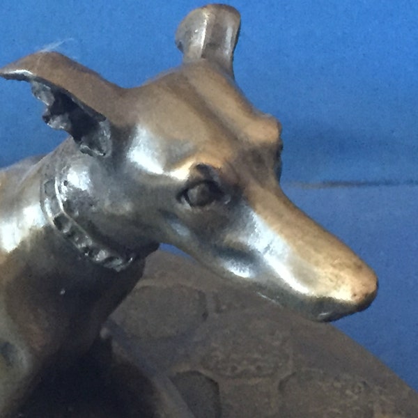 Greyhound- Lurcher scultura in bronzo pressofuso a freddo. ottima qualità prodotta nel Regno Unito.