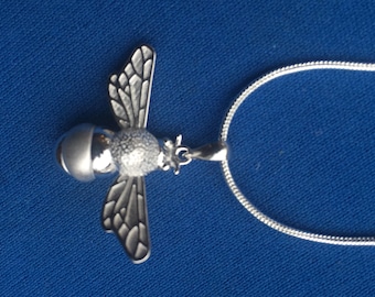 Bee pendant in Sterling Silver and s/s snake chain