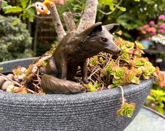 Fox watching Figurine Cold Cast Bronze fine quality made in the U.K.