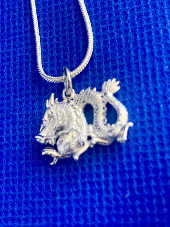 Pendentif Dragon en plaqué or + chaîne