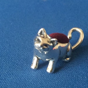 A Cat Pin Cushion Victorian Style sterling silver .925 mini collectible victorian in style