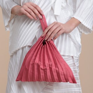 Pleated bag old pink image 4