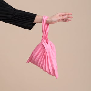 Pleated bag pink image 1