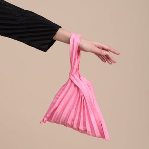 Pleated bag pink image 4