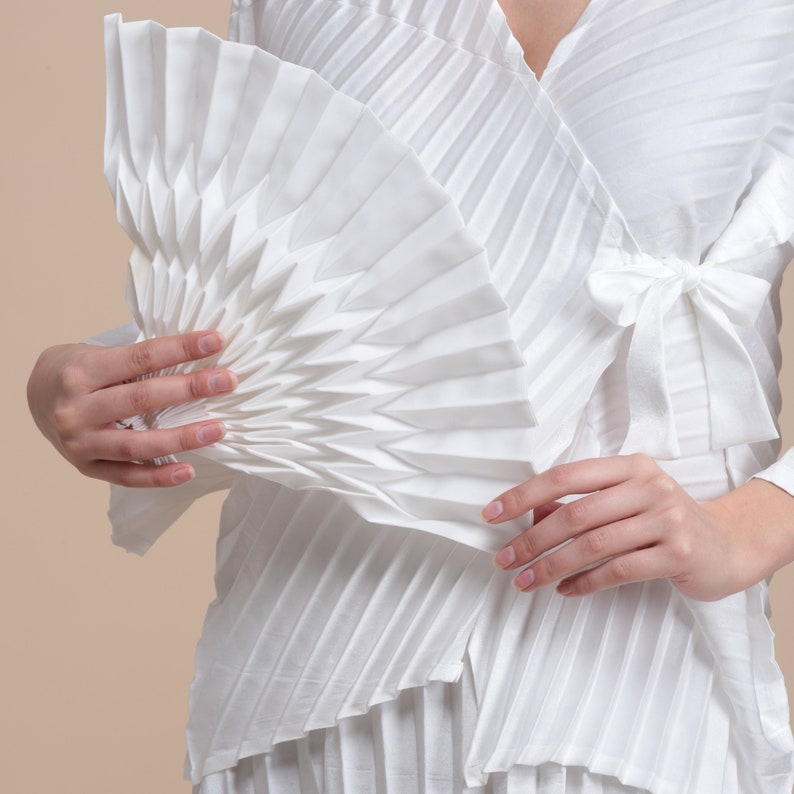 Pleated kimono white image 10